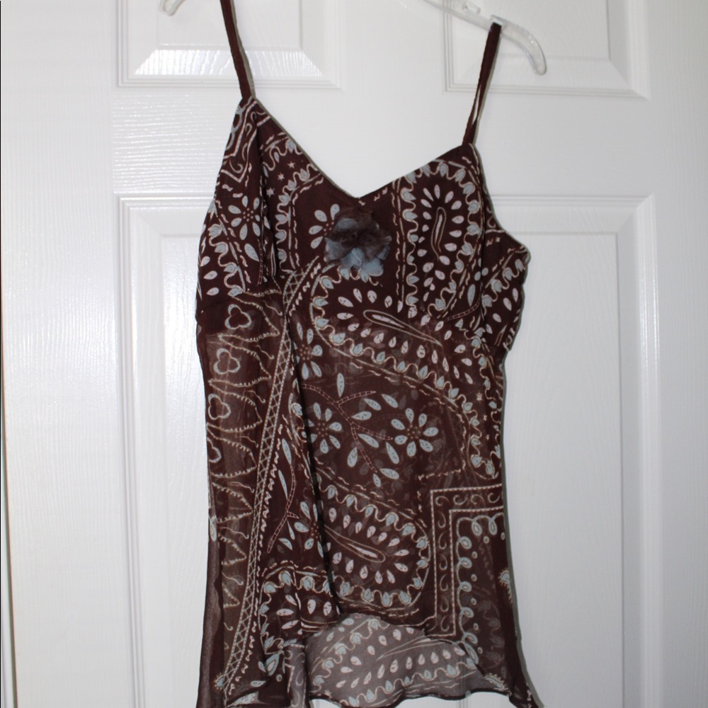 PATTERNED TANK TOP WITH FLUFF BALL